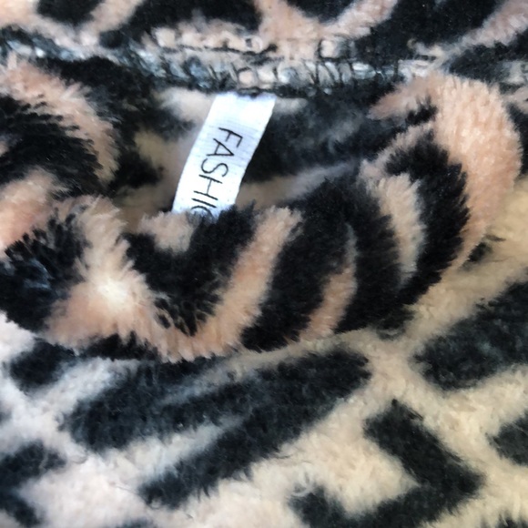 FASHION NOVA Robe. - Picture 4 of 9